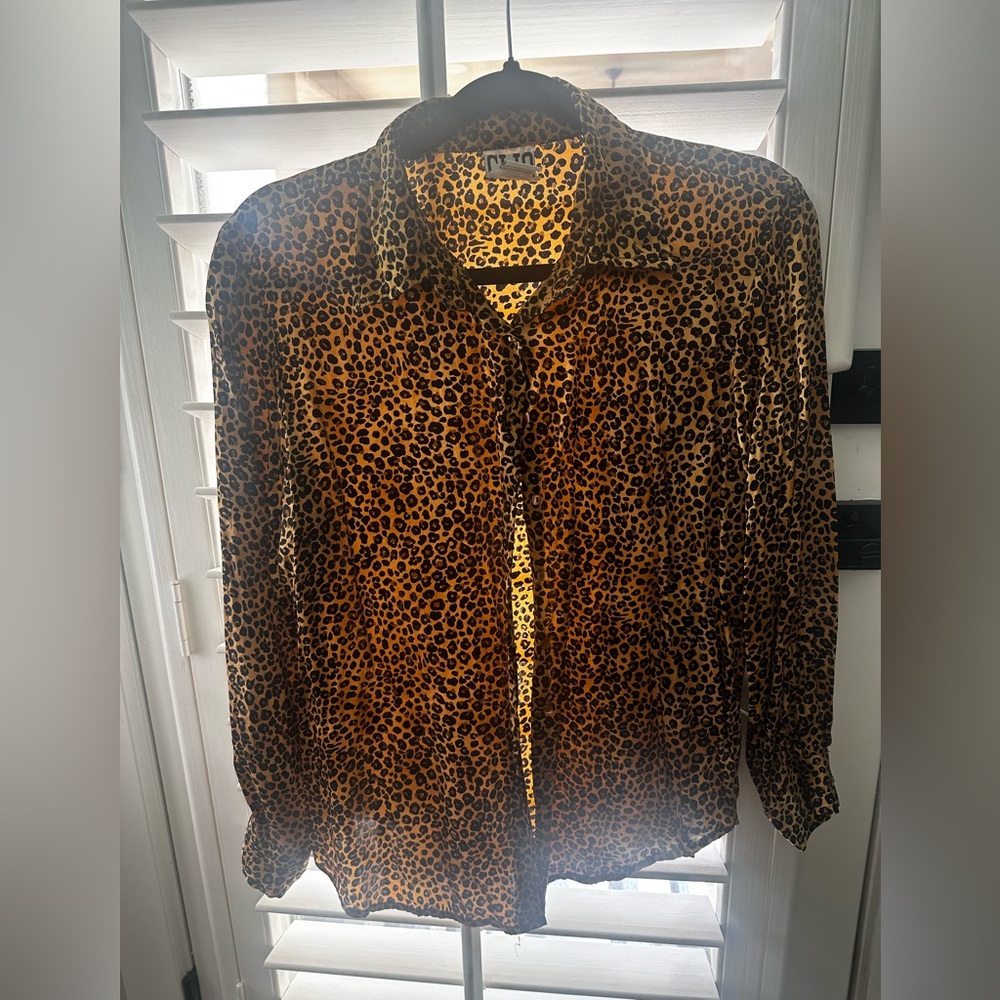 90’s inspired silk leopard button up